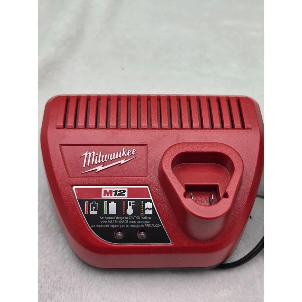 MILWAUKEE M12 BATTERY‎ CHARGER (P20023012)